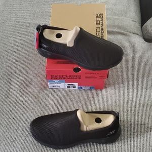 Women's skechers shoes, brand new